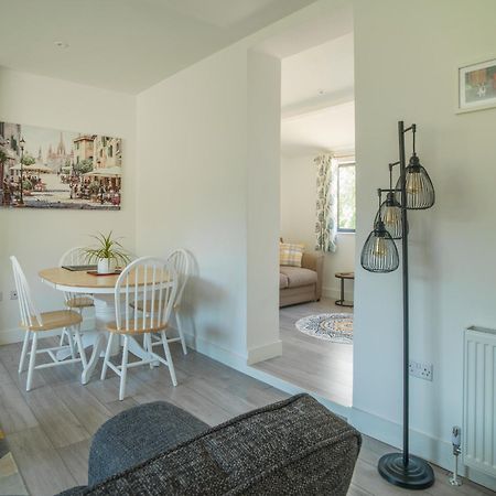 Stunning Modern Apartment In The Cotswolds Chalford Exteriör bild
